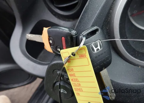 2013 Honda Fit z USA, uszkodzony, nr VIN JHMGE8H37DC069266